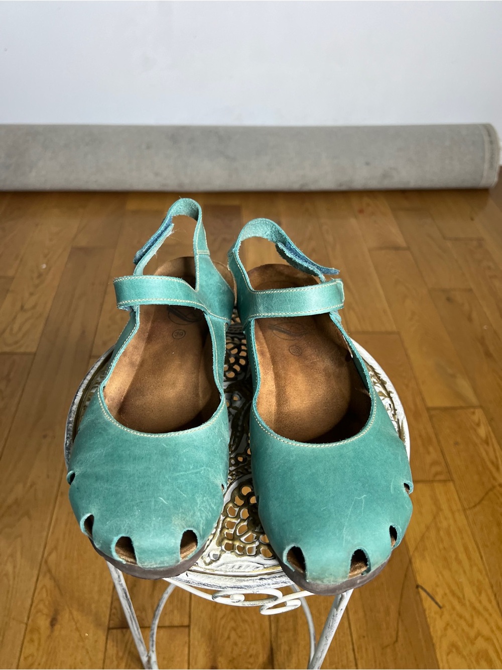 Sabatini memory system Turquoise, green leather sandals with cutouts and straps